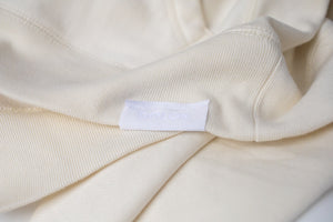 A close up of the pure-white Dolos tag sewn on the left hip.